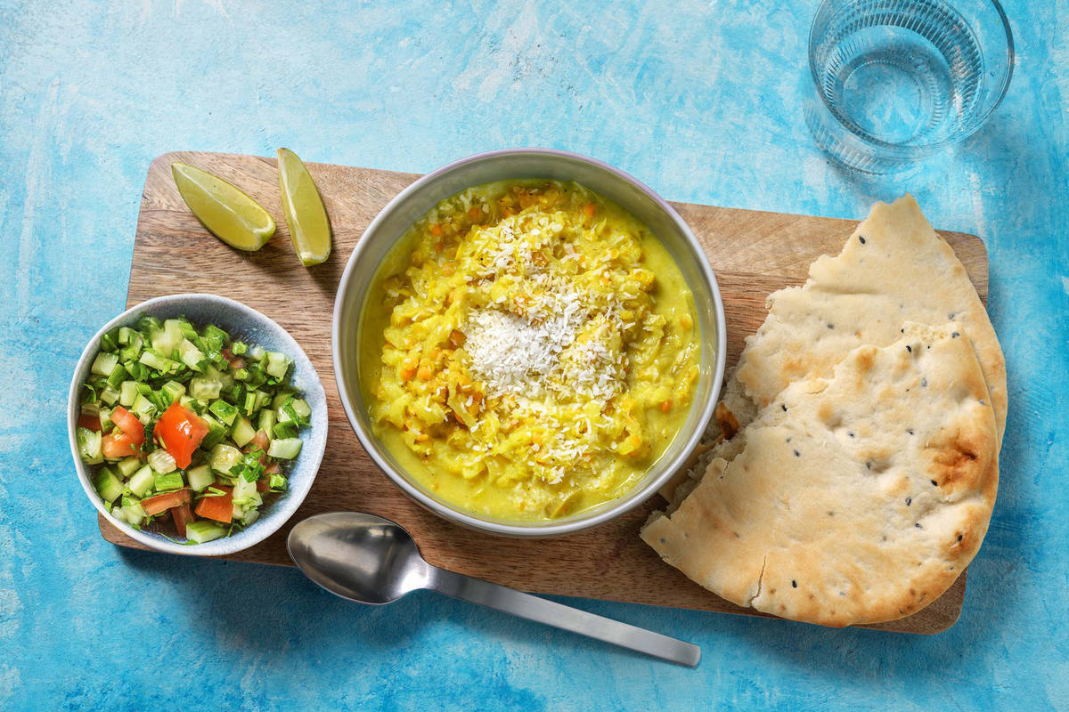 Dahl met een frisse salsa en naanbrood