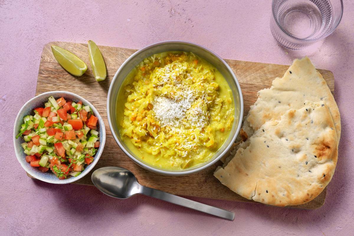 Dahl met een frisse salsa en naanbrood