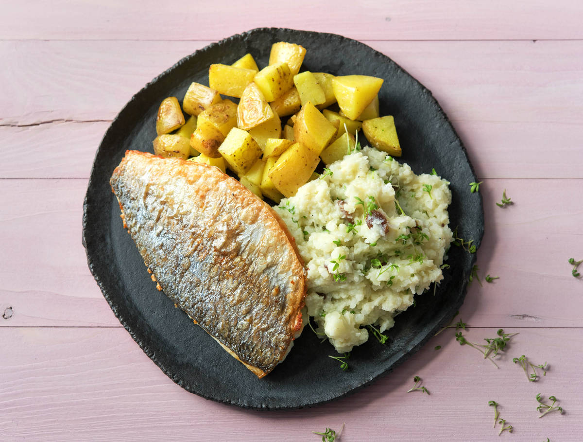 Dorade met ovenaardappelen en bloemkoolpuree