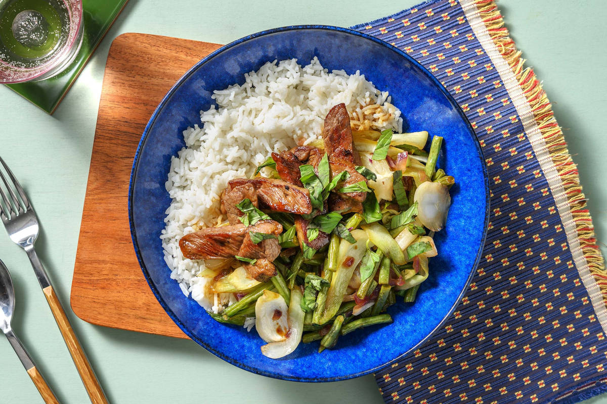 Émincés de bœuf au riz et pak-choï