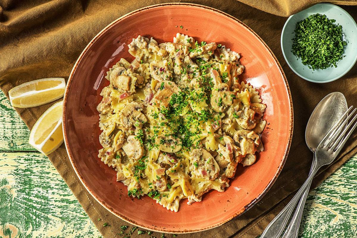 Farfalle met kipgehakt in roomsaus