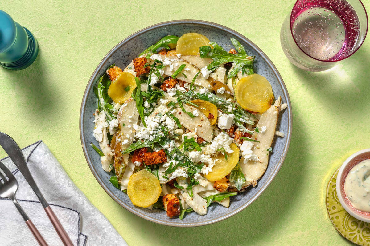 Fenchel-Birnen-Salat mit Gelbe-Beete-Chips