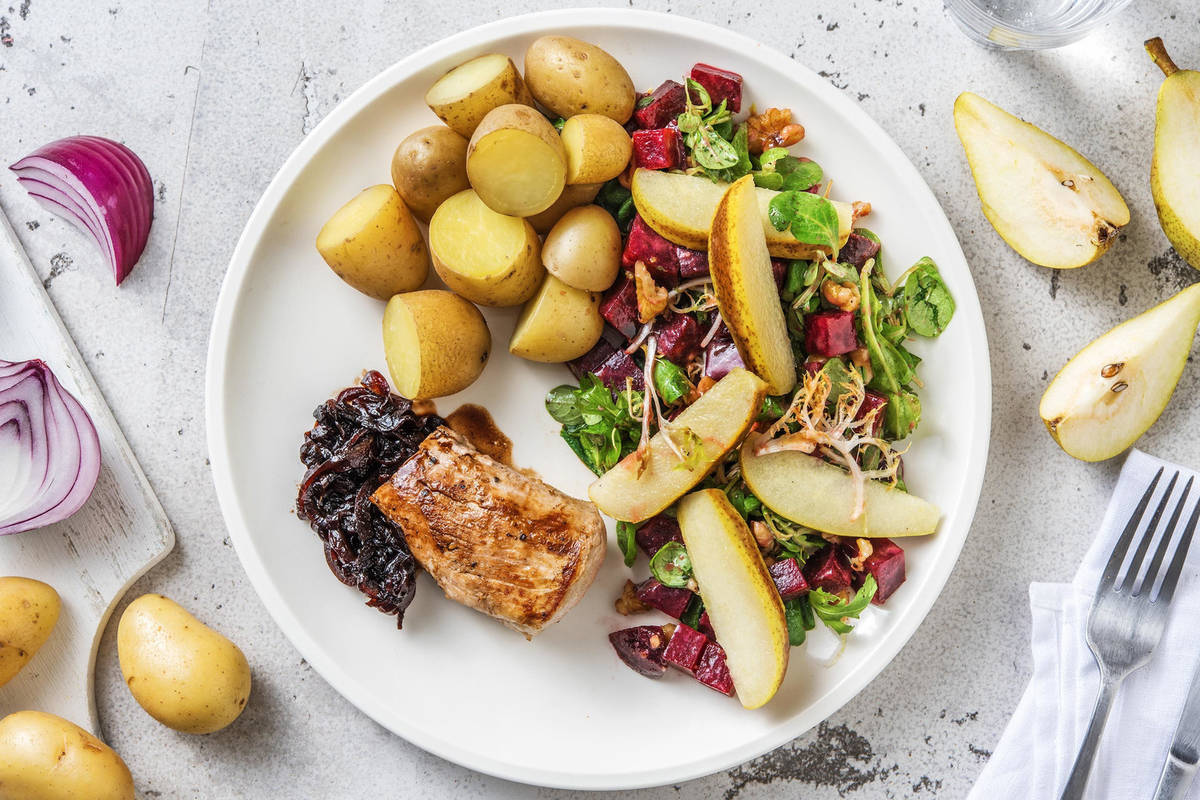 Filet mignon de porc et salade de betterave et mâche à la poire