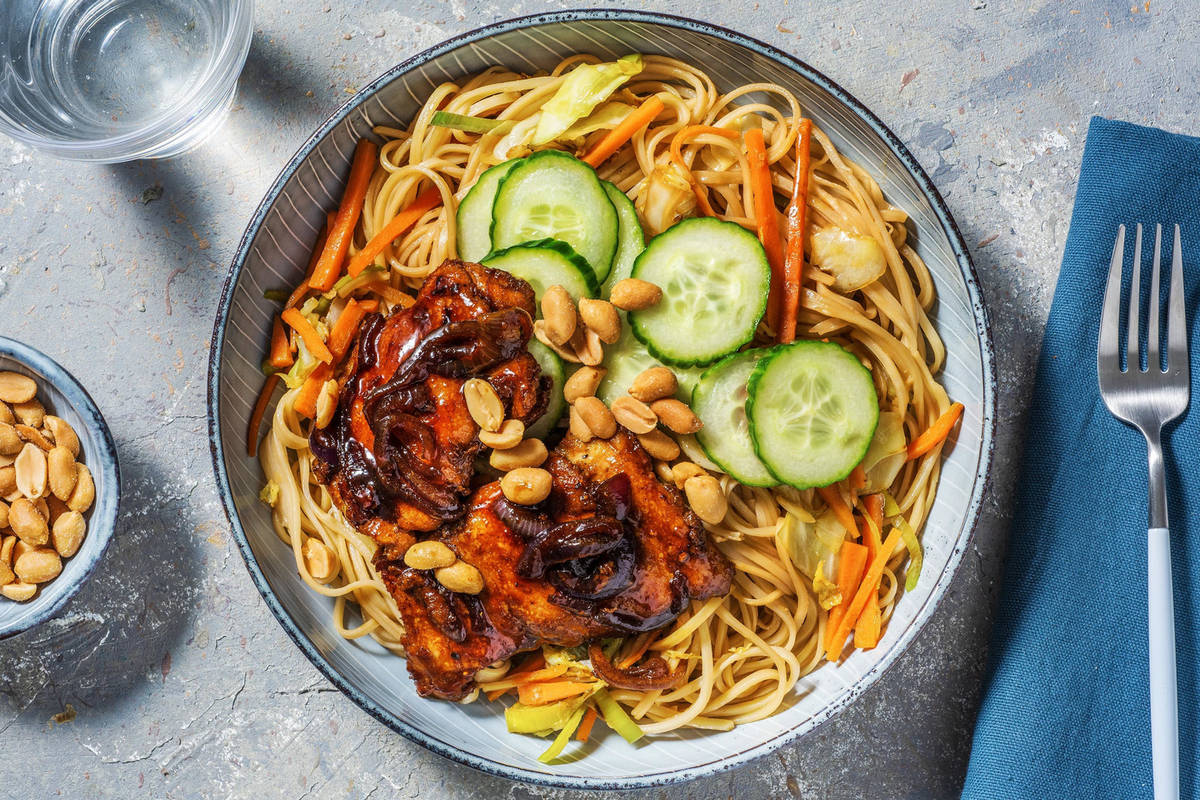 Filets de cuisses de poulet rôtis et nouilles à la sauce soja