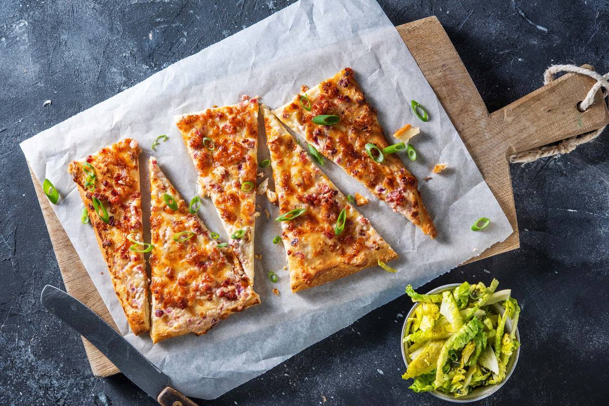 Flammkuchen mit Bacon und Honig
