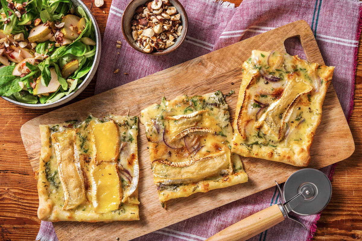 Flammkuchen mit Camembert,