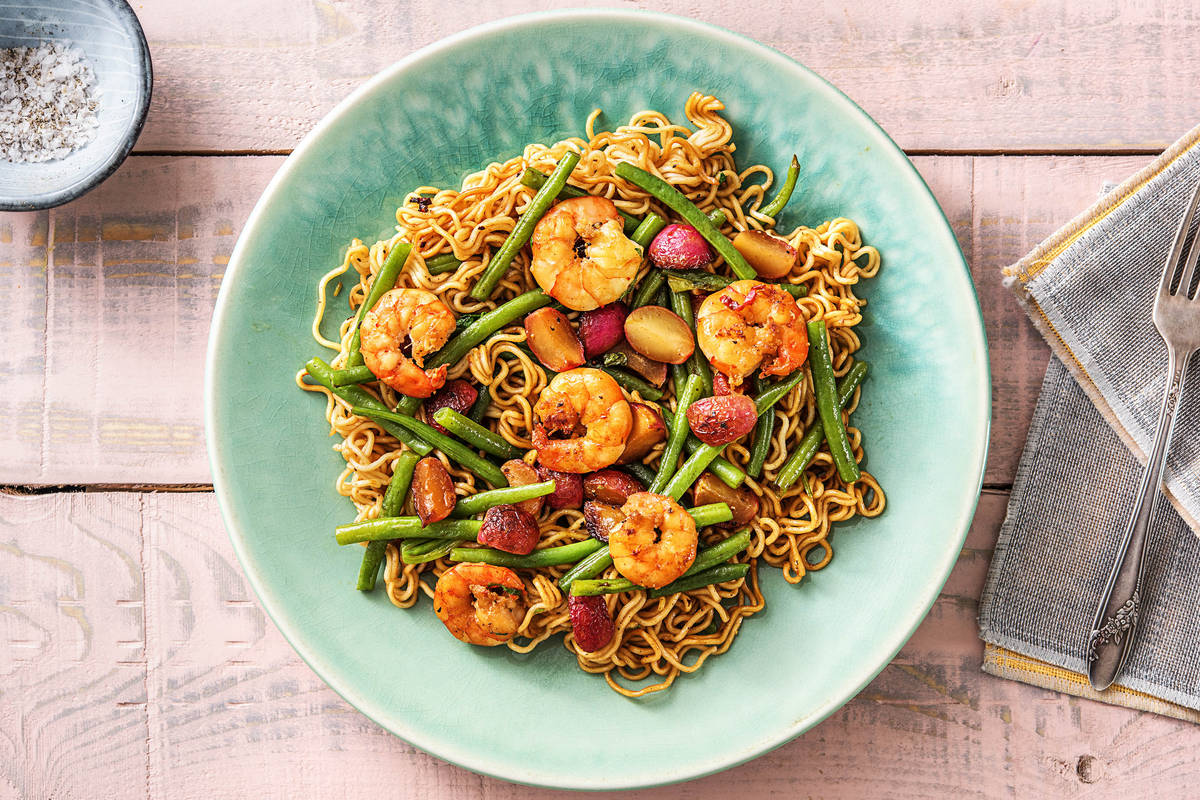Crevettes, nouilles et haricots verts