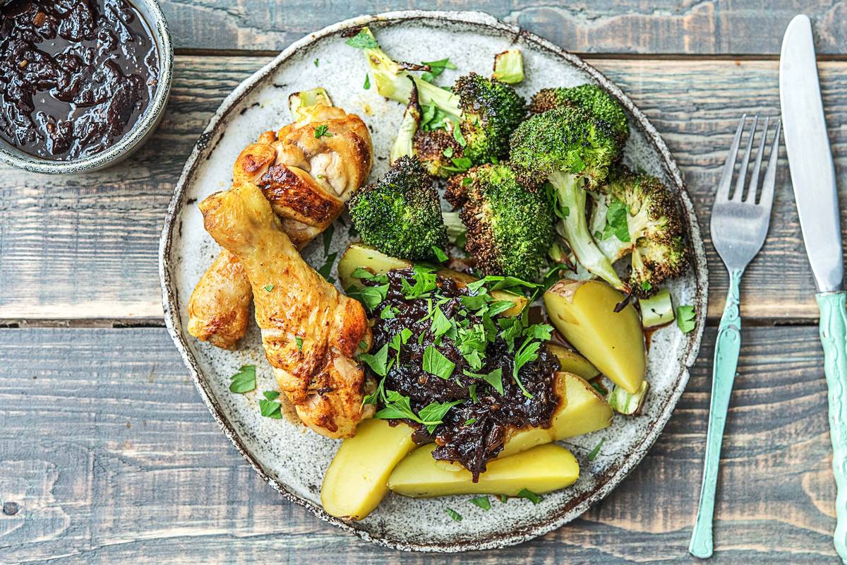 Gekruide kipdrumsticks met uienjus