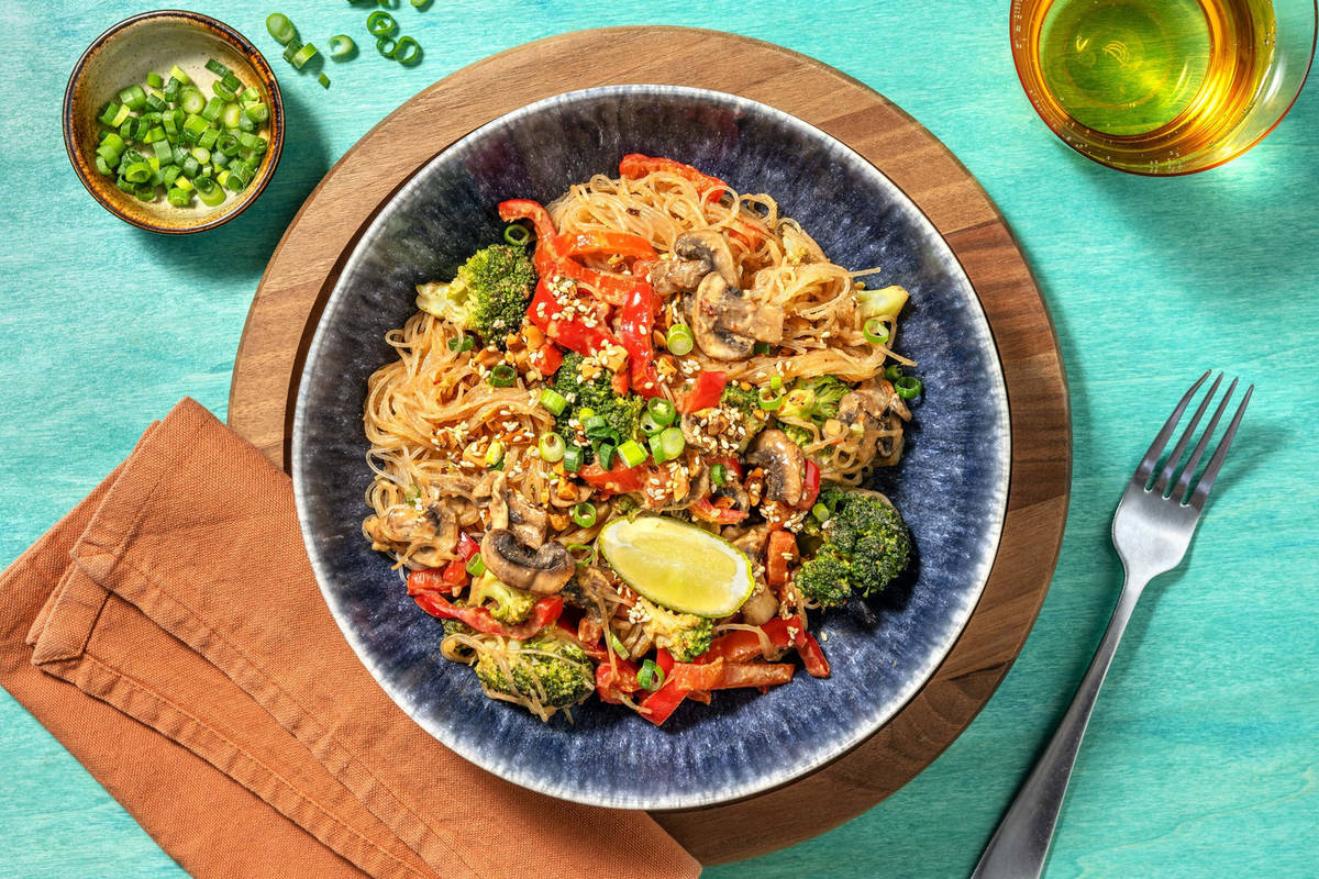 Glasnudeln in Miso-Erdnuss-Sauce mit Broccoli