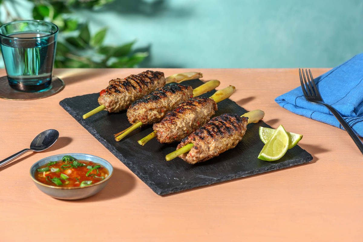 Hack-Zitronengras-Spieße mit Sweet-Chili-Dip