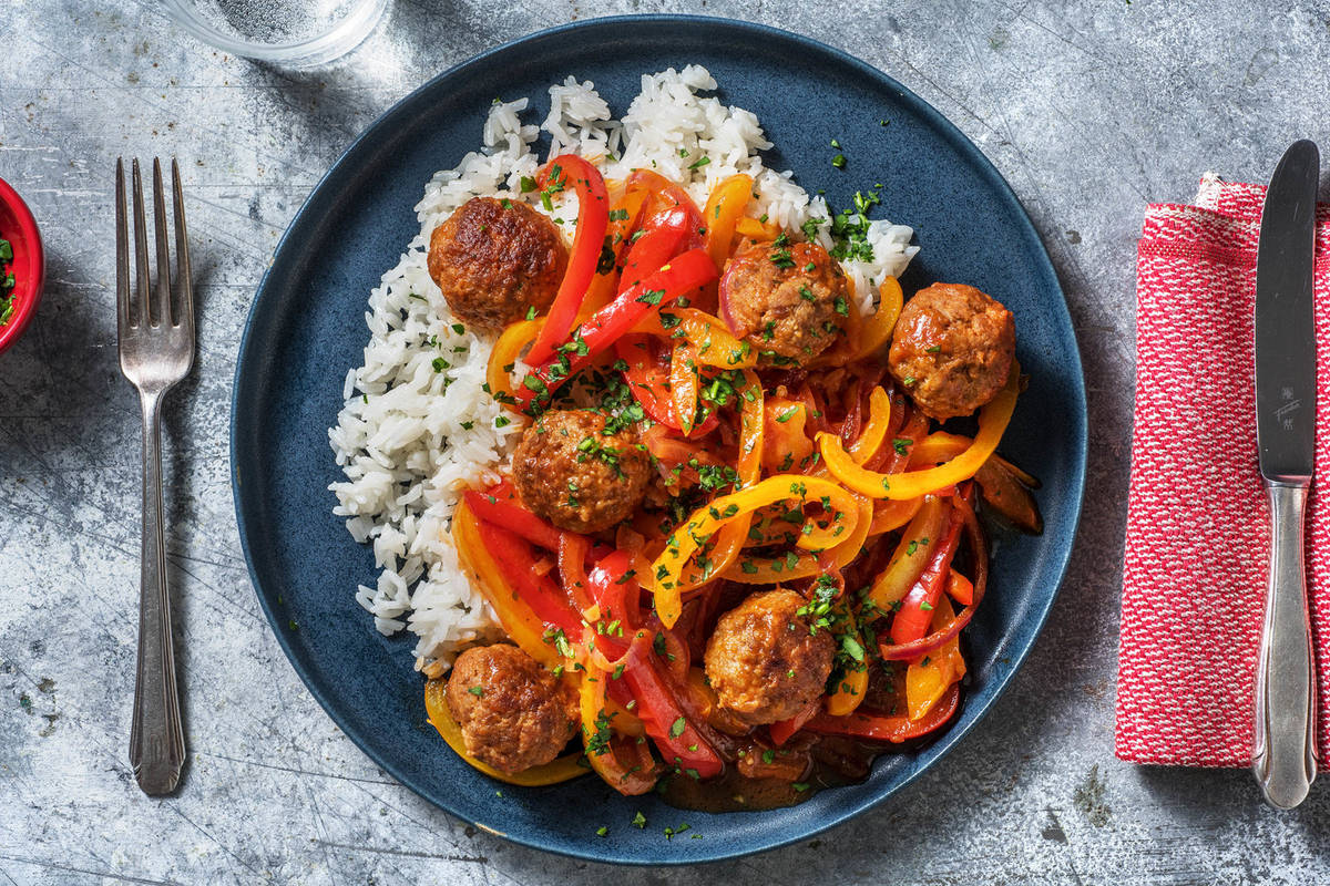 Hackbällchenpfanne mit Paprikagemüse