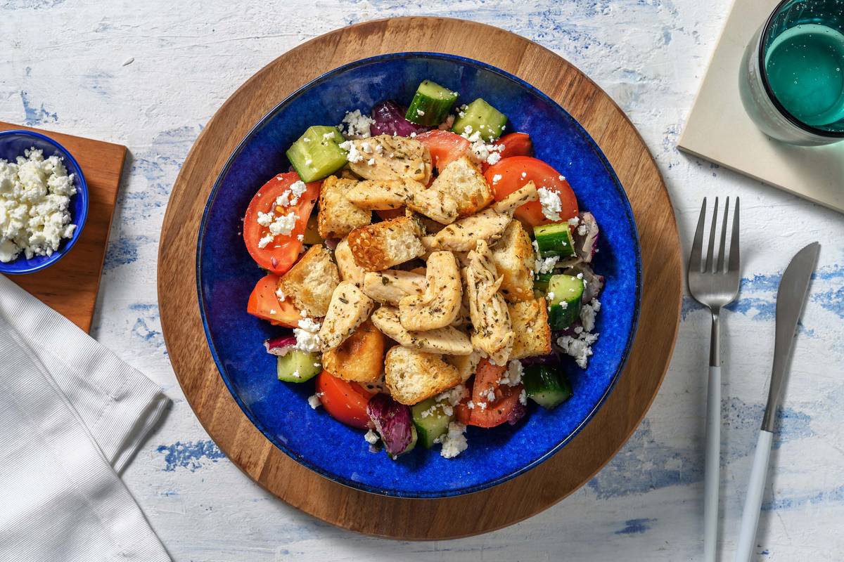 Hähnchenstreifen auf griechischem Salat