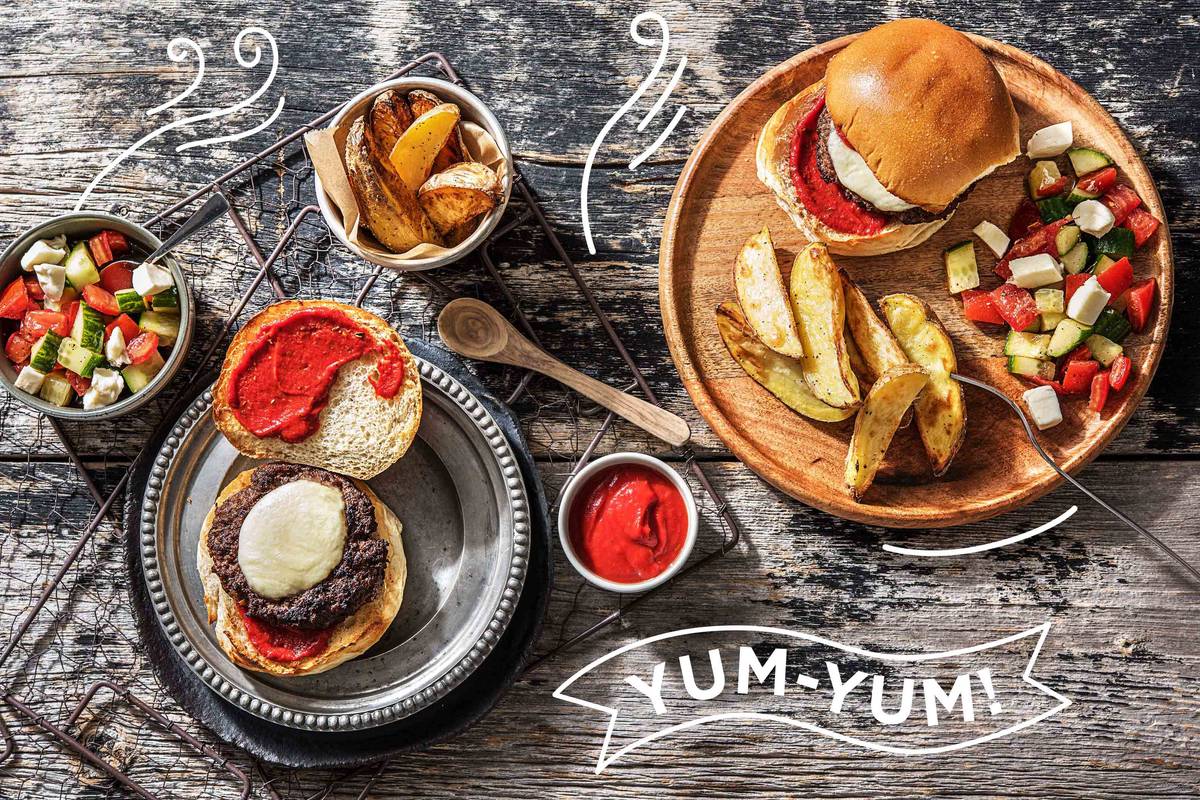 Hamburger mit geschmolzenem Mozzarella