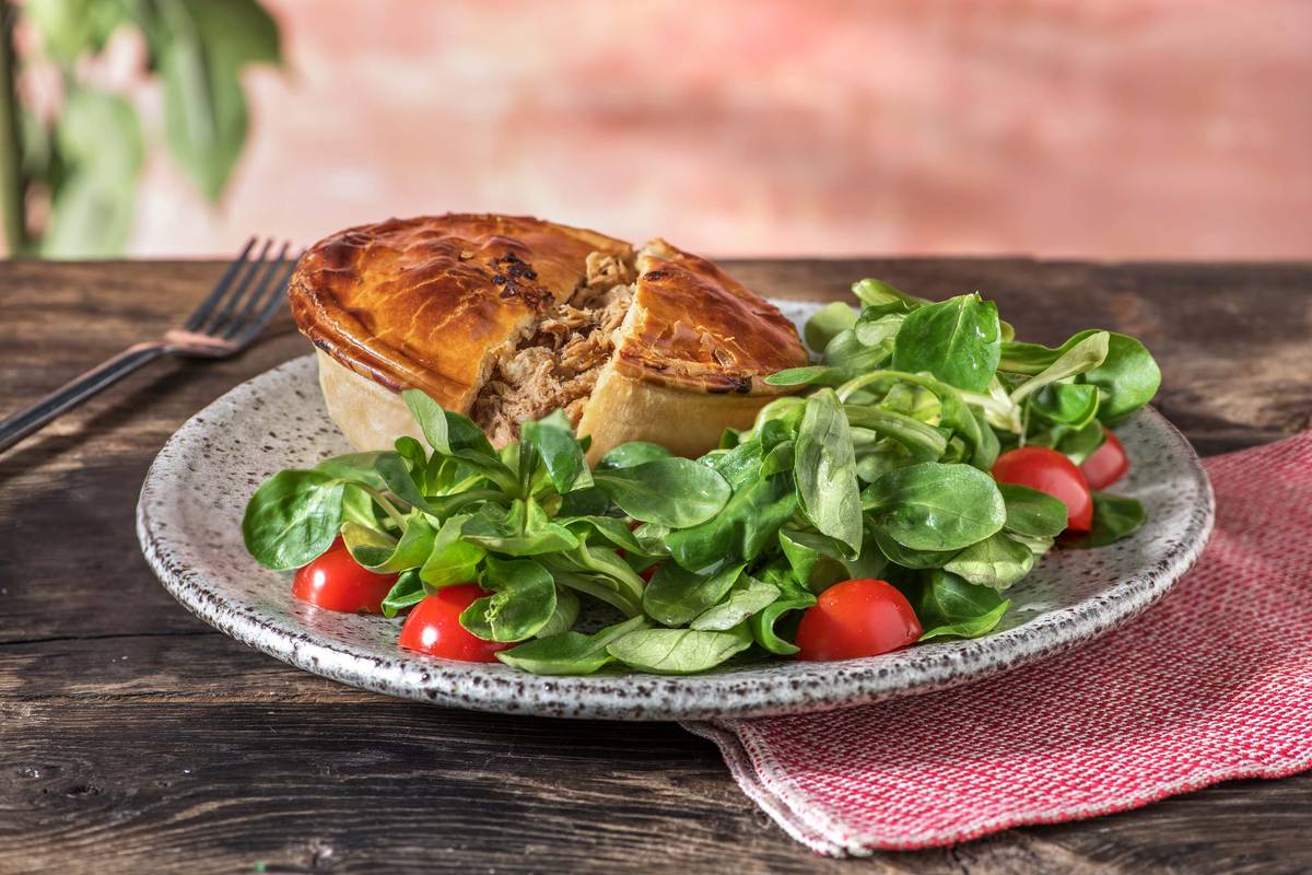 Hartige taart met pulled pork en salade