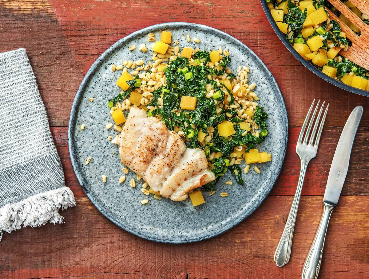Heekfilet met parelgerst en palmkool