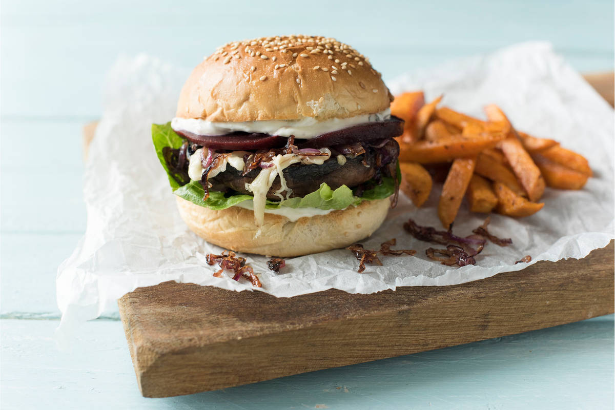 Portobello-Pilz-Burger mit Süsskartoffel-Pommes