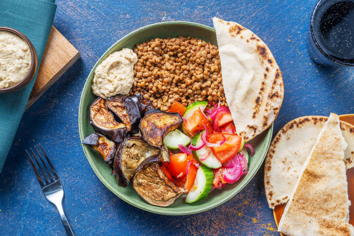 Hummus-Bowl mit Sesamaubergine
