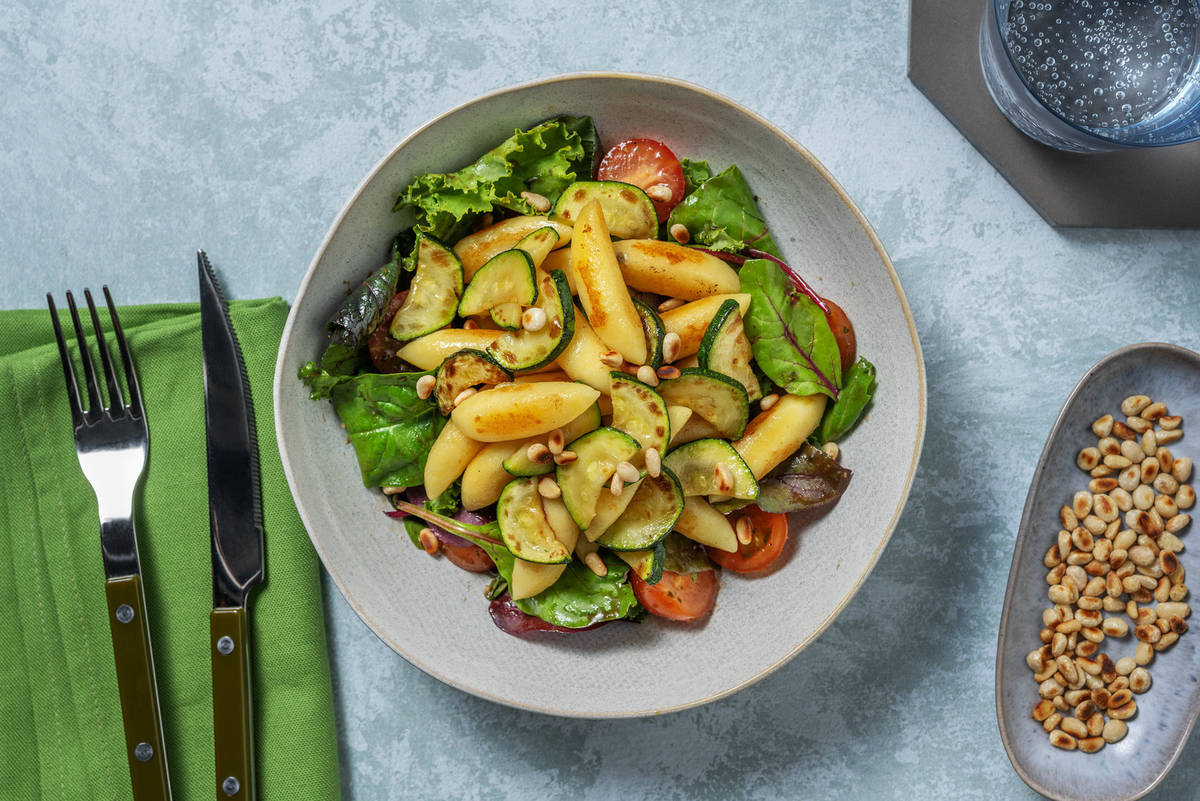 Schupfnudel-Salat mit Knoblauch-Zucchetti