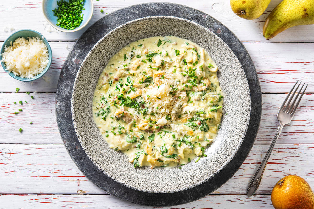 Käsespätzle mit Birne und Bacon