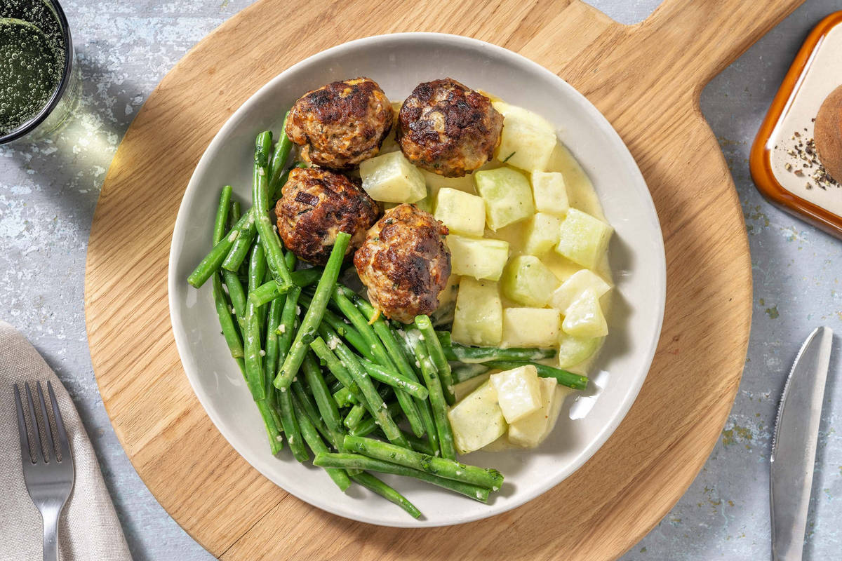 Käsige Hackbällchen mit Rahmkohlrabi
