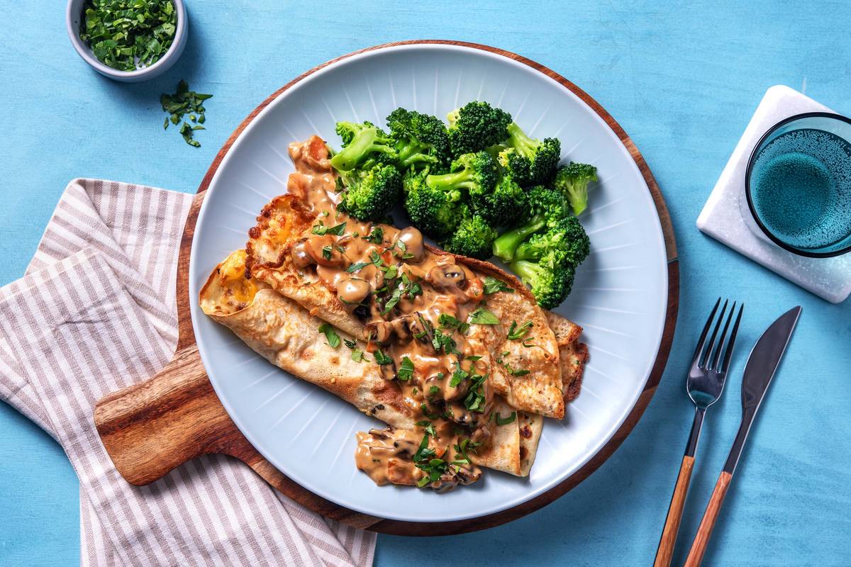 Käsige Pfannkuchen mit Jägersoße