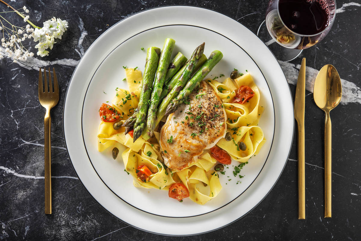 Kip piccata met verse pappardelle en groene asperges