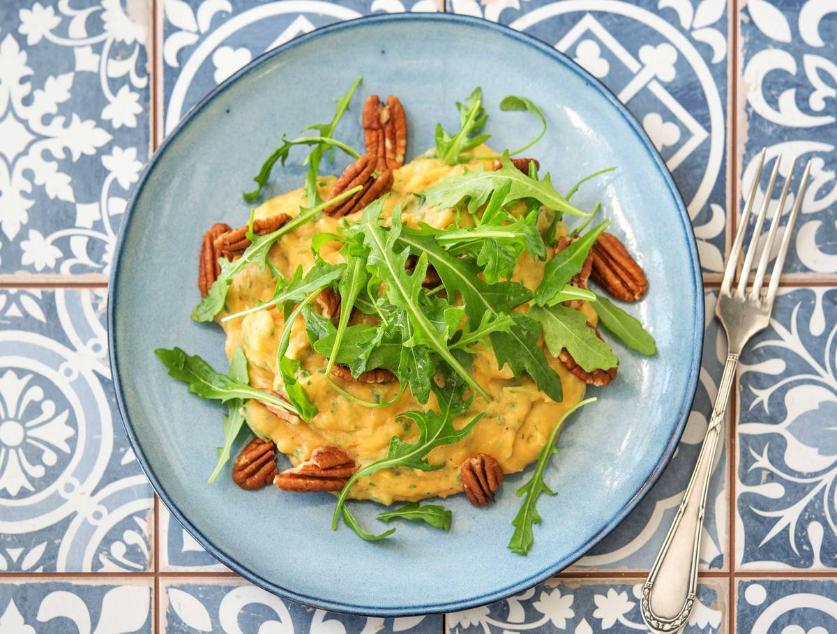 Kleurenstamppot met pastinaak en pecannoten