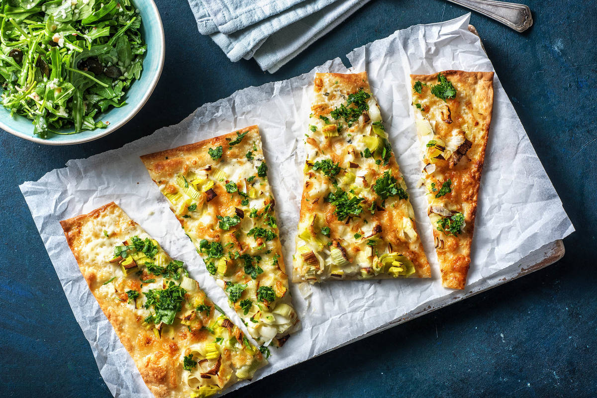 Knuspriger Flammkuchen mit Porreegemüse,