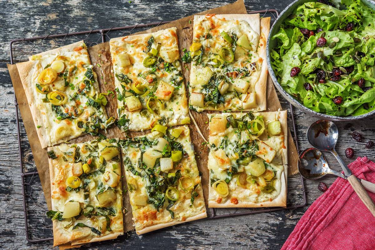 Knuspriger Kohlrabi-Porree-Flammkuchen