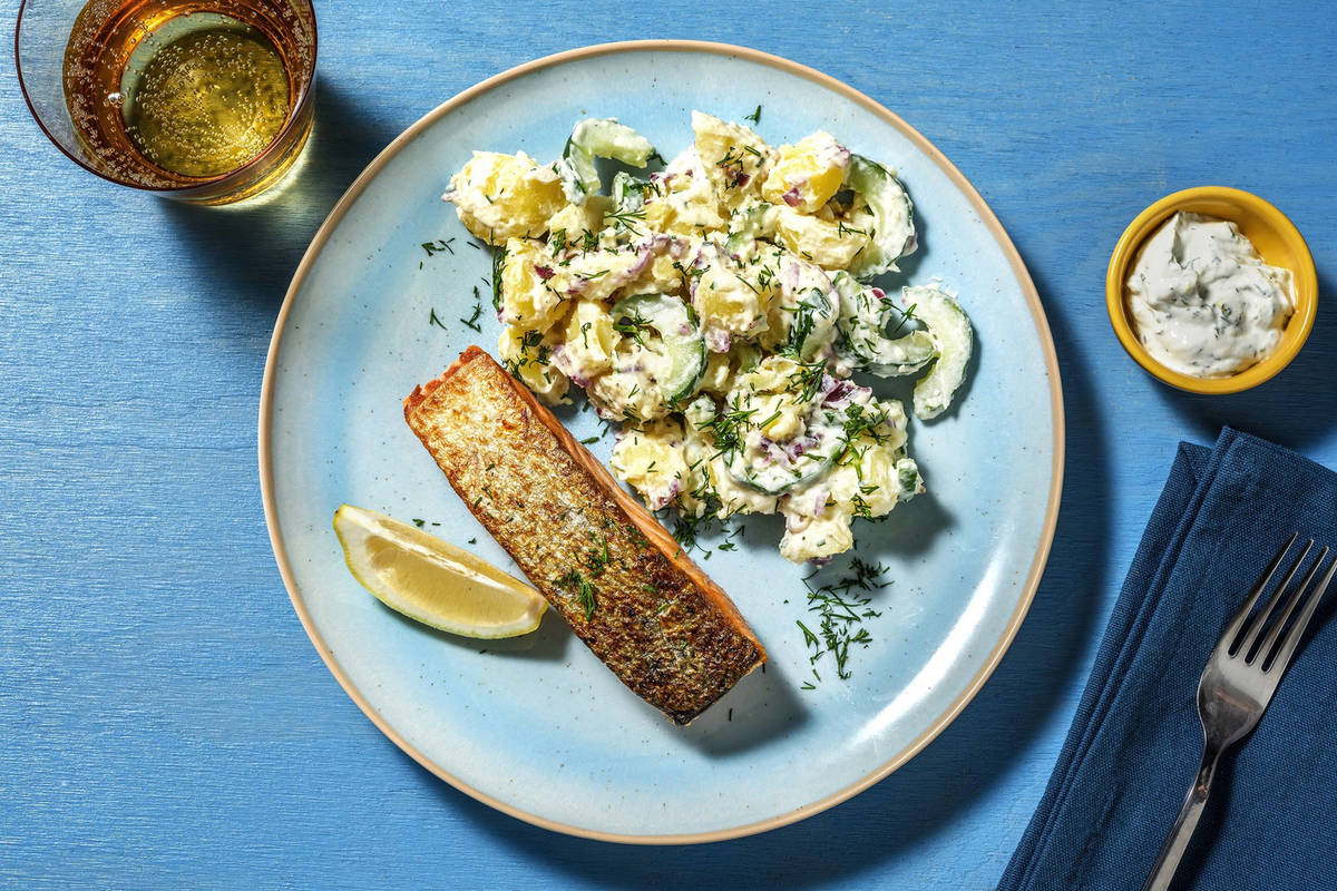 Lachsfilet mit Kartoffel-Gurken-Salat