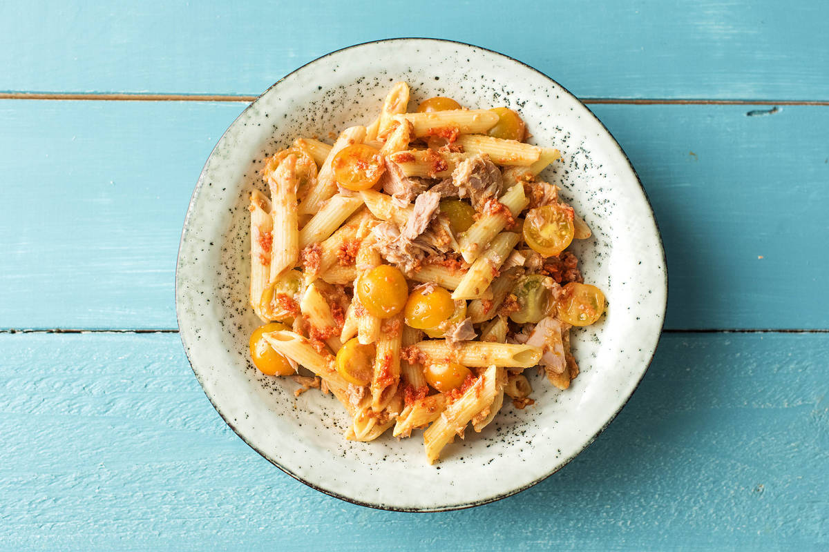 Leckere Thunfisch-Penne mit Pesto rosso