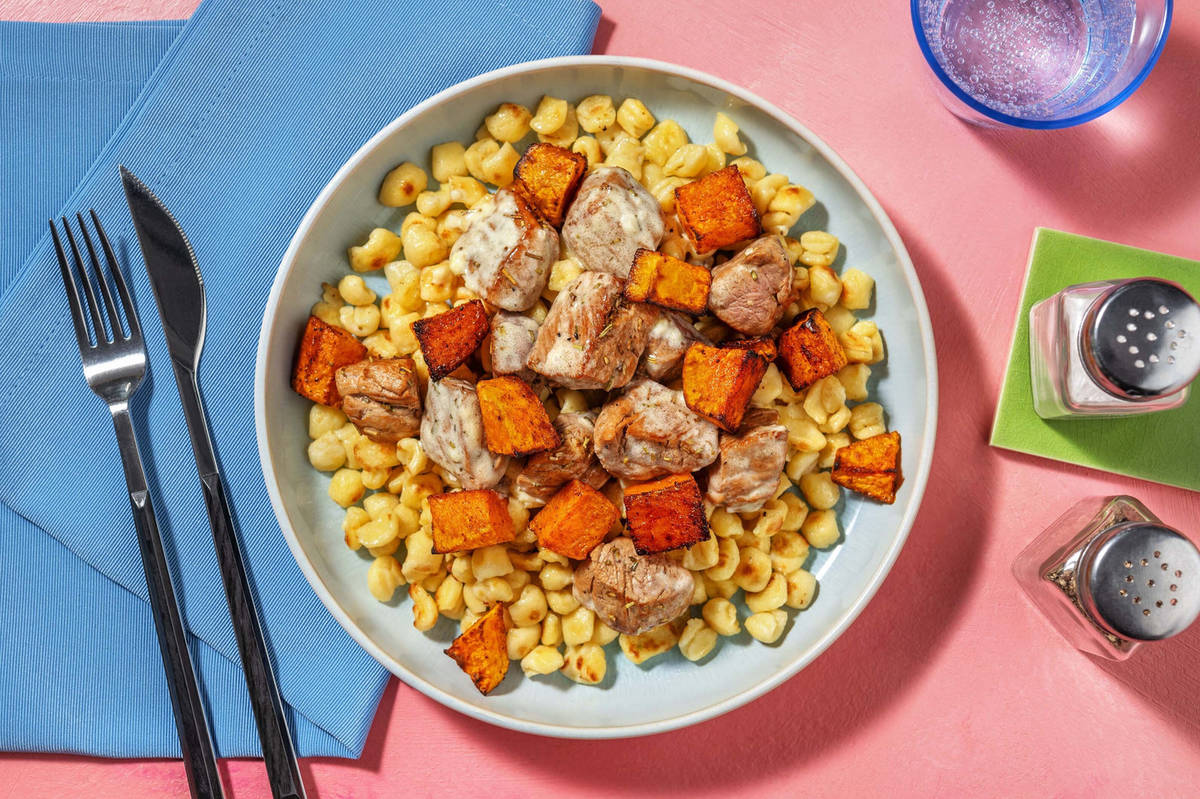 Mariniertes Schweinsgeschnetzeltes mit Ofenkürbis