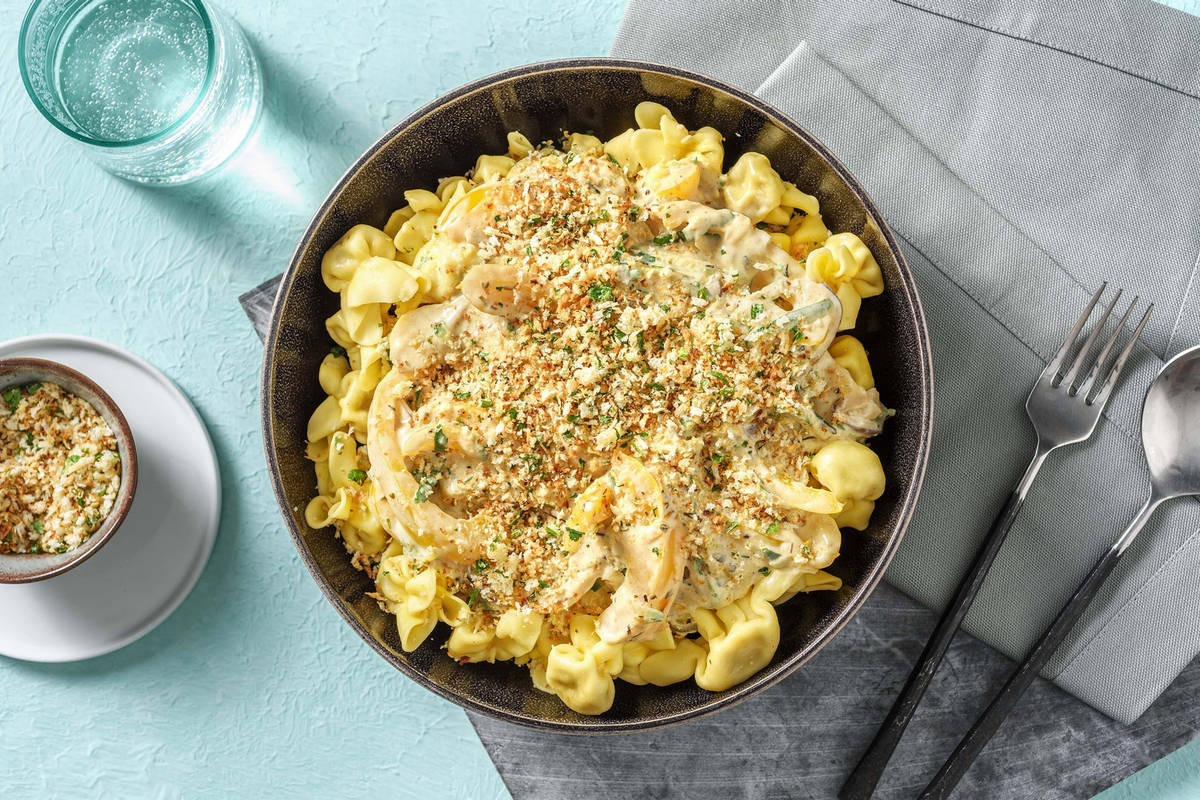 Mediterrane Fiorelli mit Kräuter-Käse-Bröseln