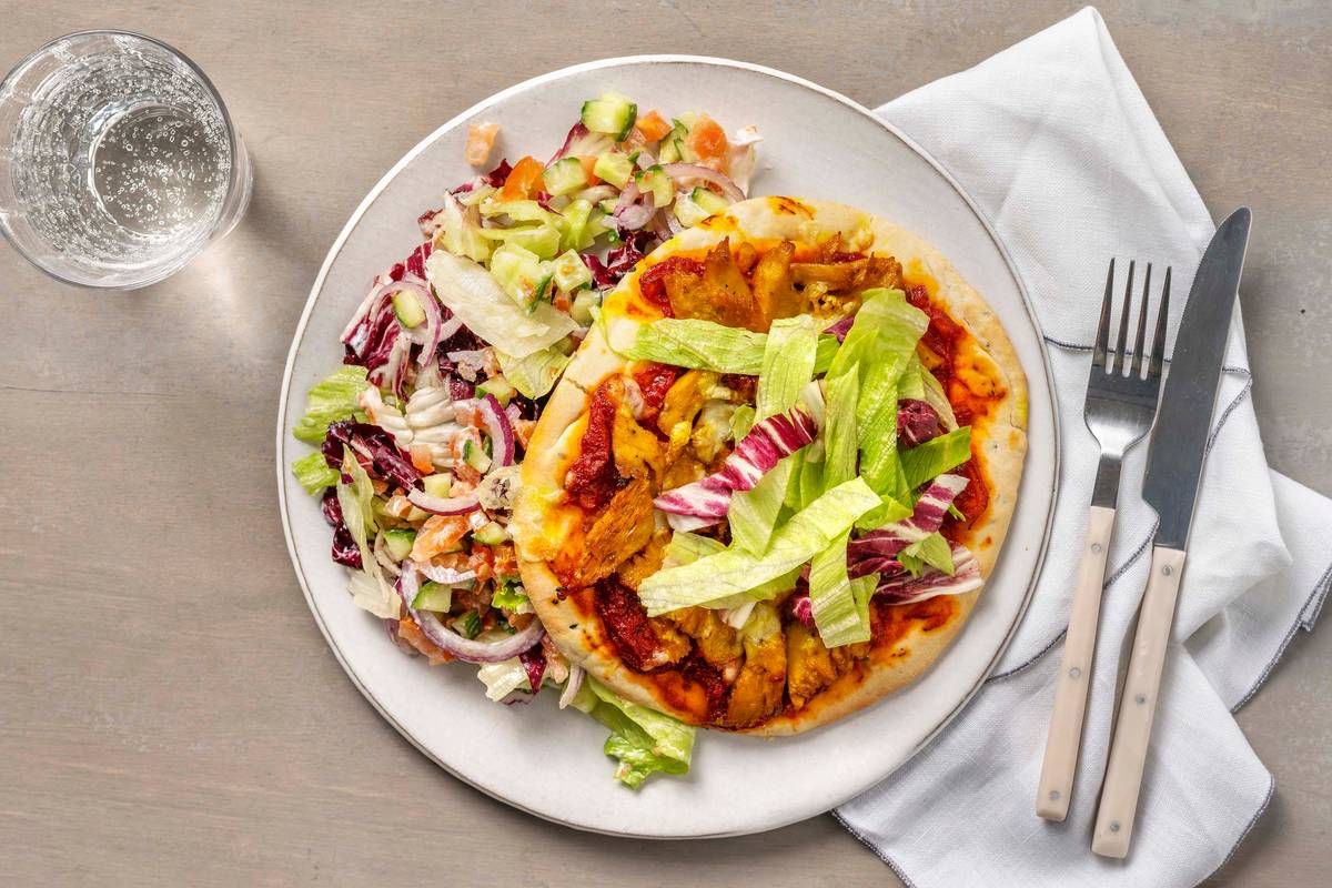 Naanpizza met vegetarische döner kebab van knolselderij