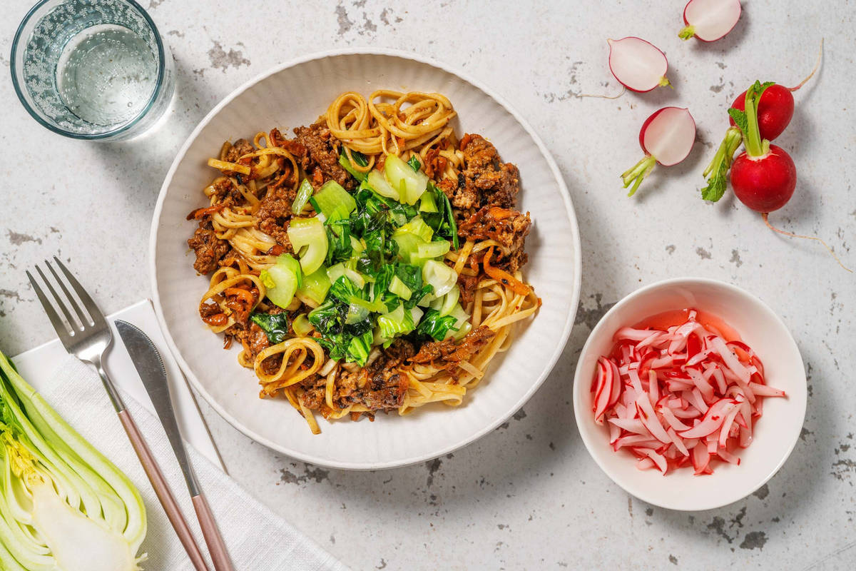 Noedels met rundergehakt en zwarte-bonensaus