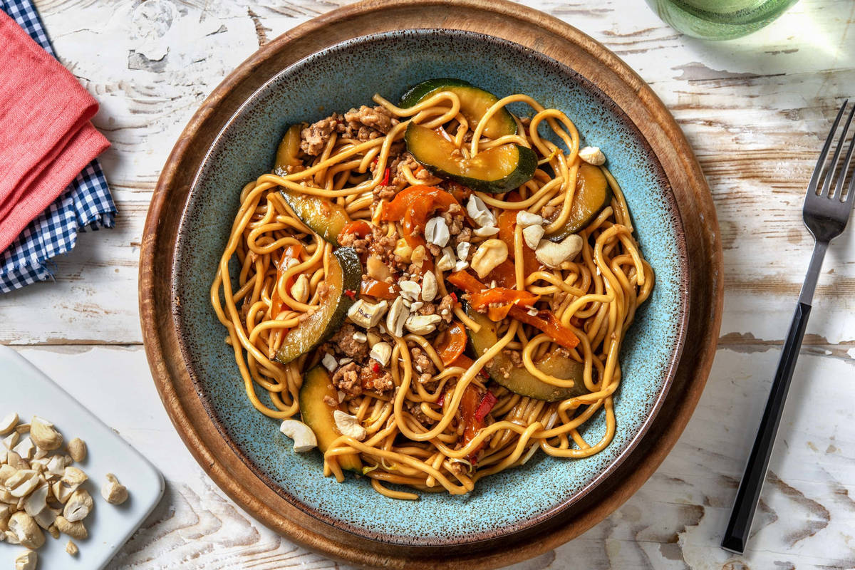 Noedels met kipgehakt en Aziatische saus