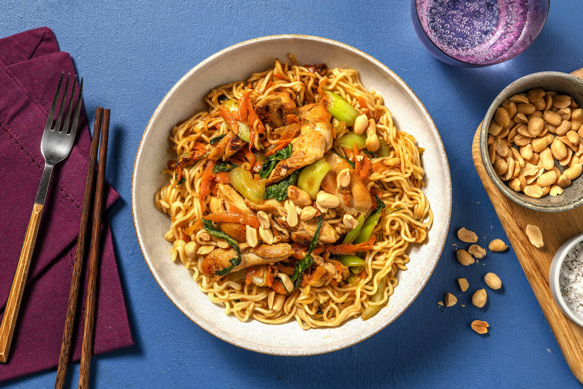 Nouilles style chow mein aux hauts de cuisse de poulet