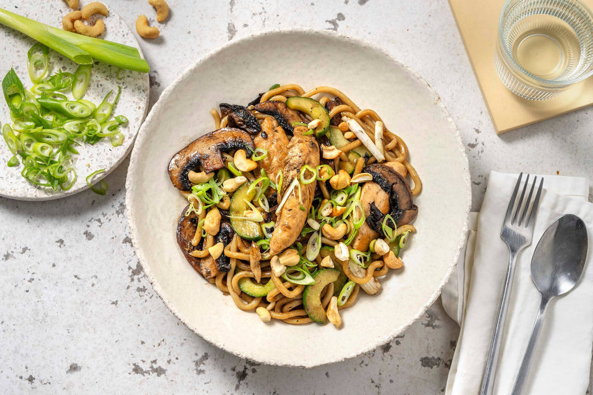 Udonnoedels met kip in zoete Aziatische saus