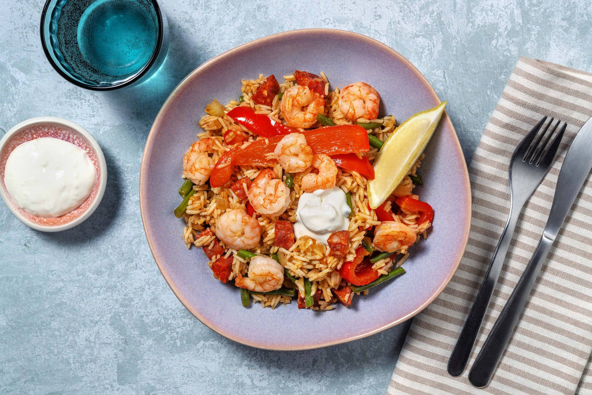 Paella-Reispfanne mit Chorizo und Garnelen