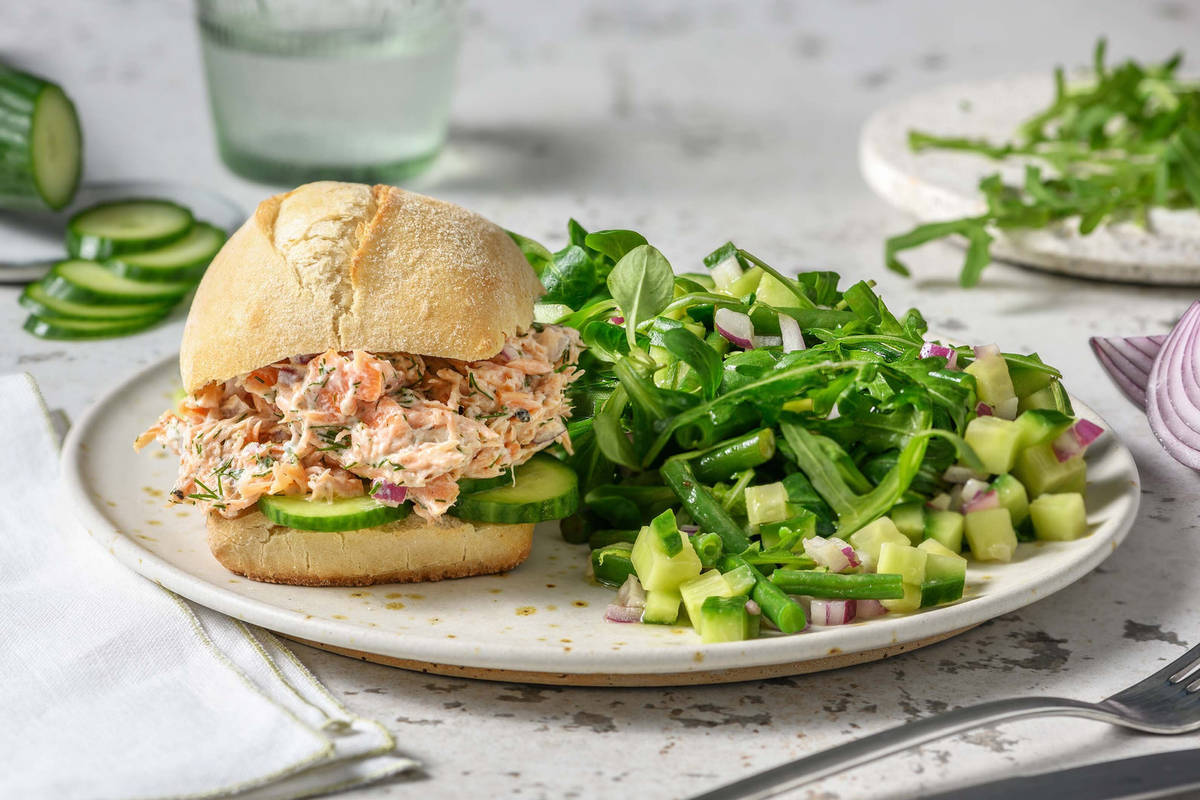 Broodje met zelfgemaakte zalmsalade 