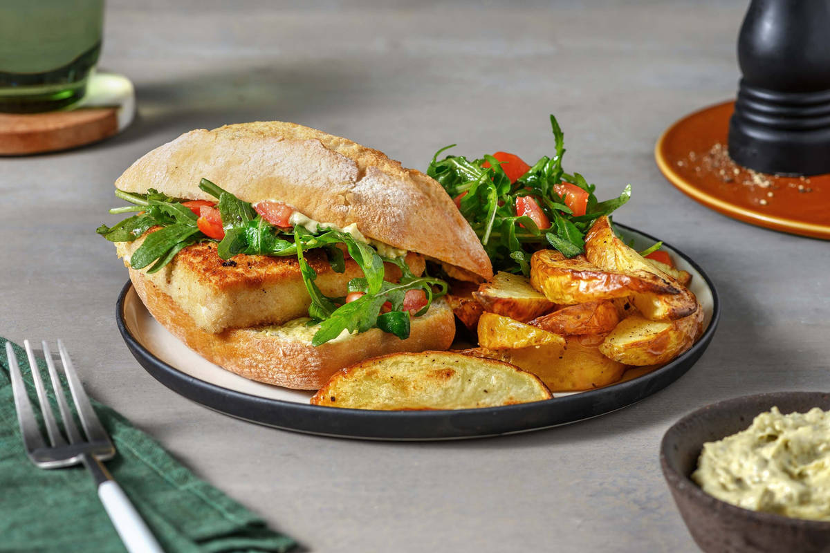 Paniertes Tofu-Sandwich mit Basilikum-Dip