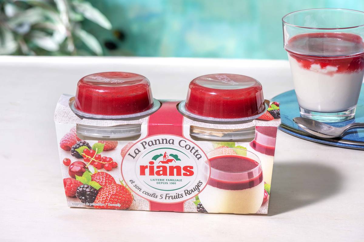Panna cotta met rode vruchtencoulis