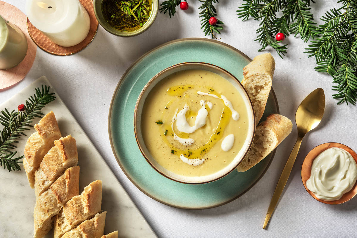 Soupe de panais parfumée d'huile de romarin à la truffe