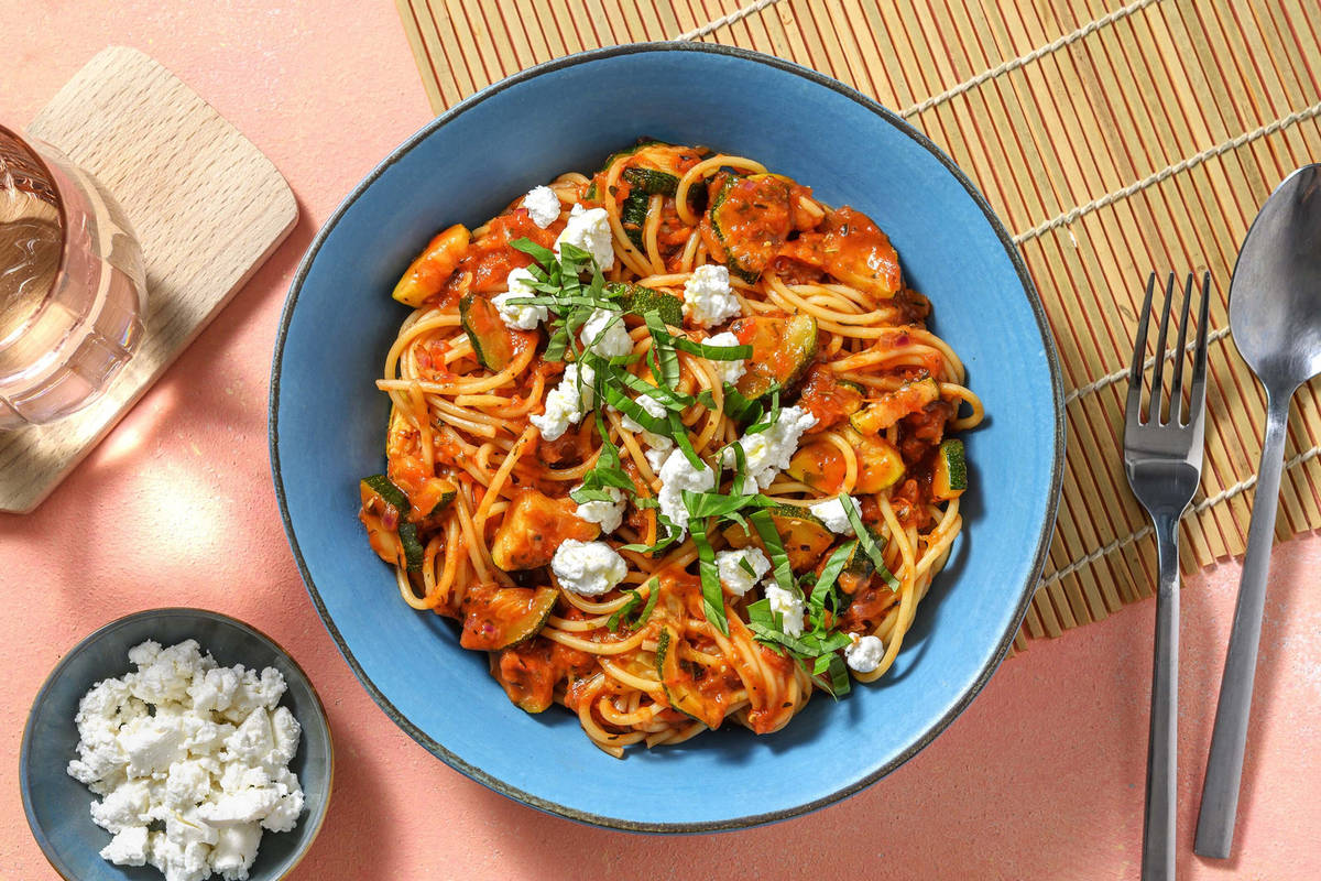 Pâtes en sauce aux poivrons rôtis et fromage de chèvre