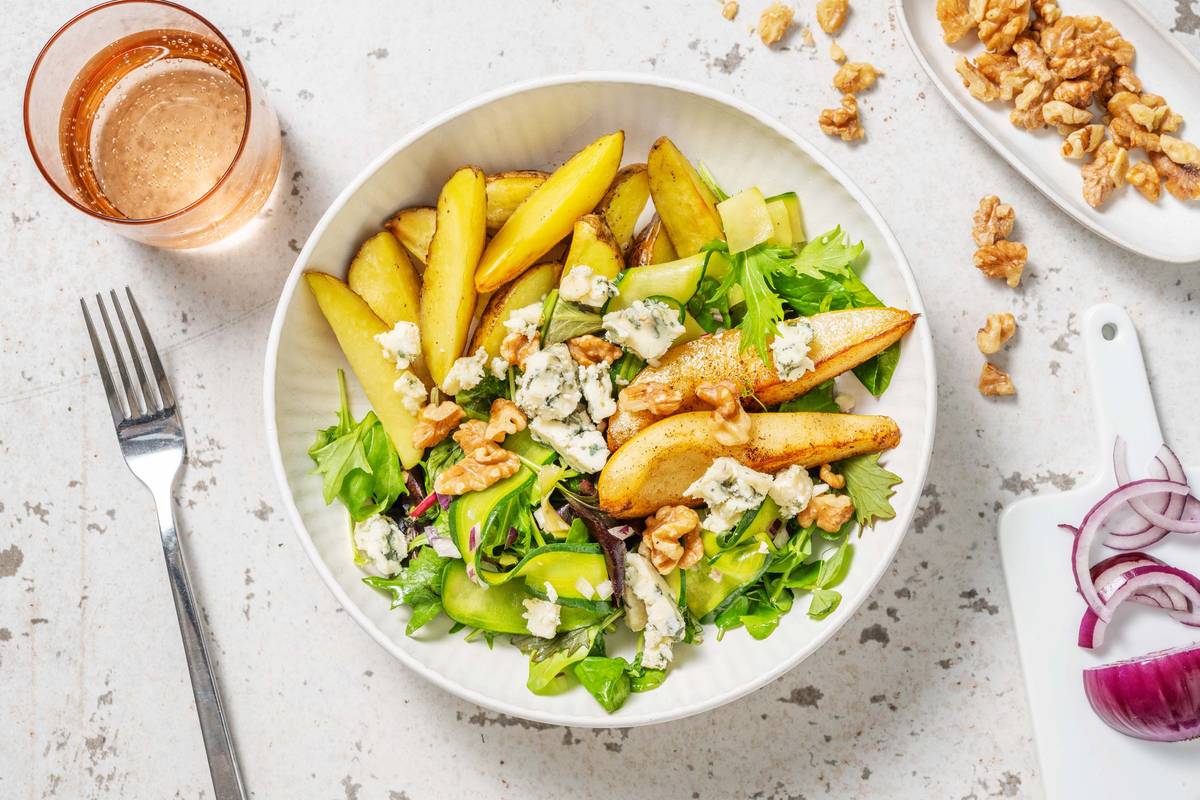 Salade à la poire, fromage bleu et noix