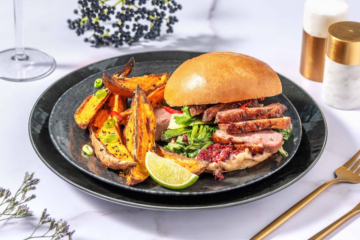 Peking Style Burger mit Perlhuhnfilet & Hoisin-Mayo