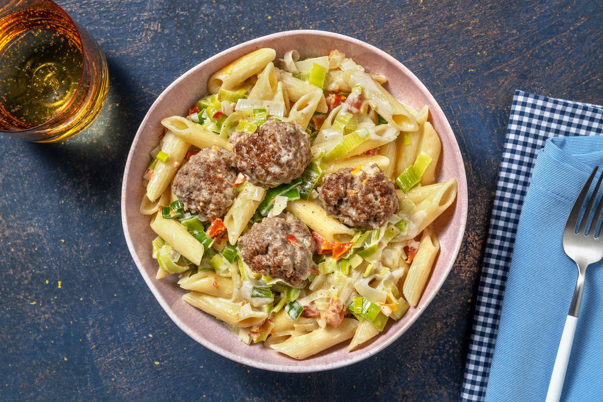 Penne met gehaktballetjes in romige kaassaus