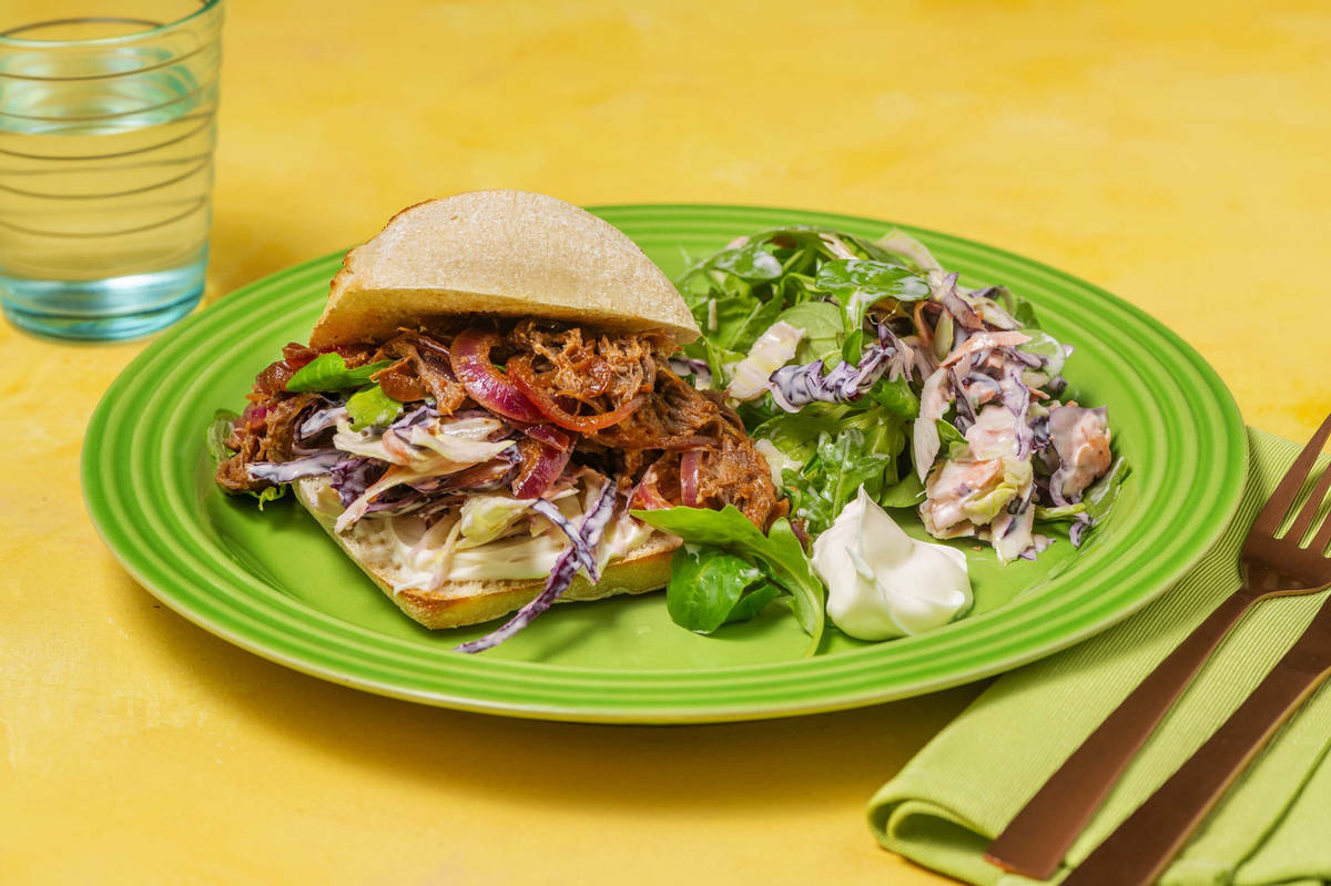 Broodje pulled pork met jalapeño en rode ui