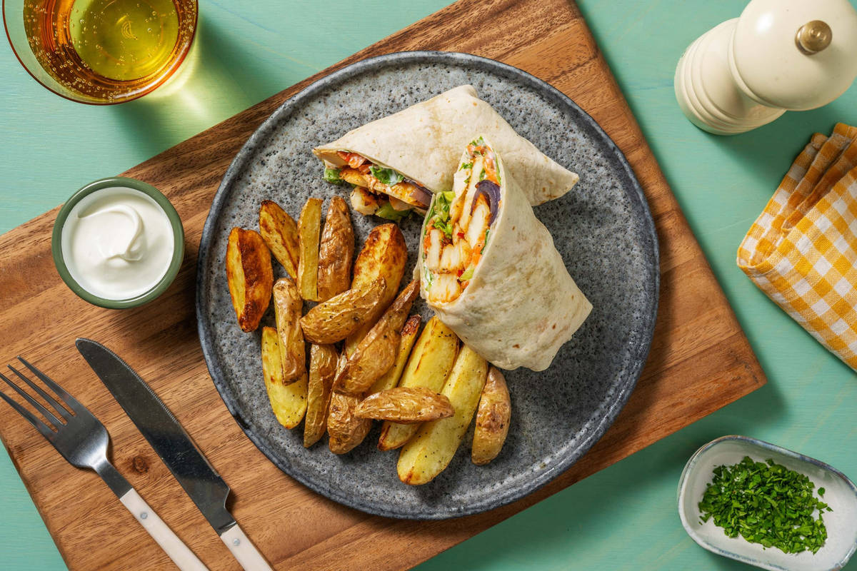 Piri-Piri-Grillkäse-Wrap mit Rüeblisalat & Kartoffeln