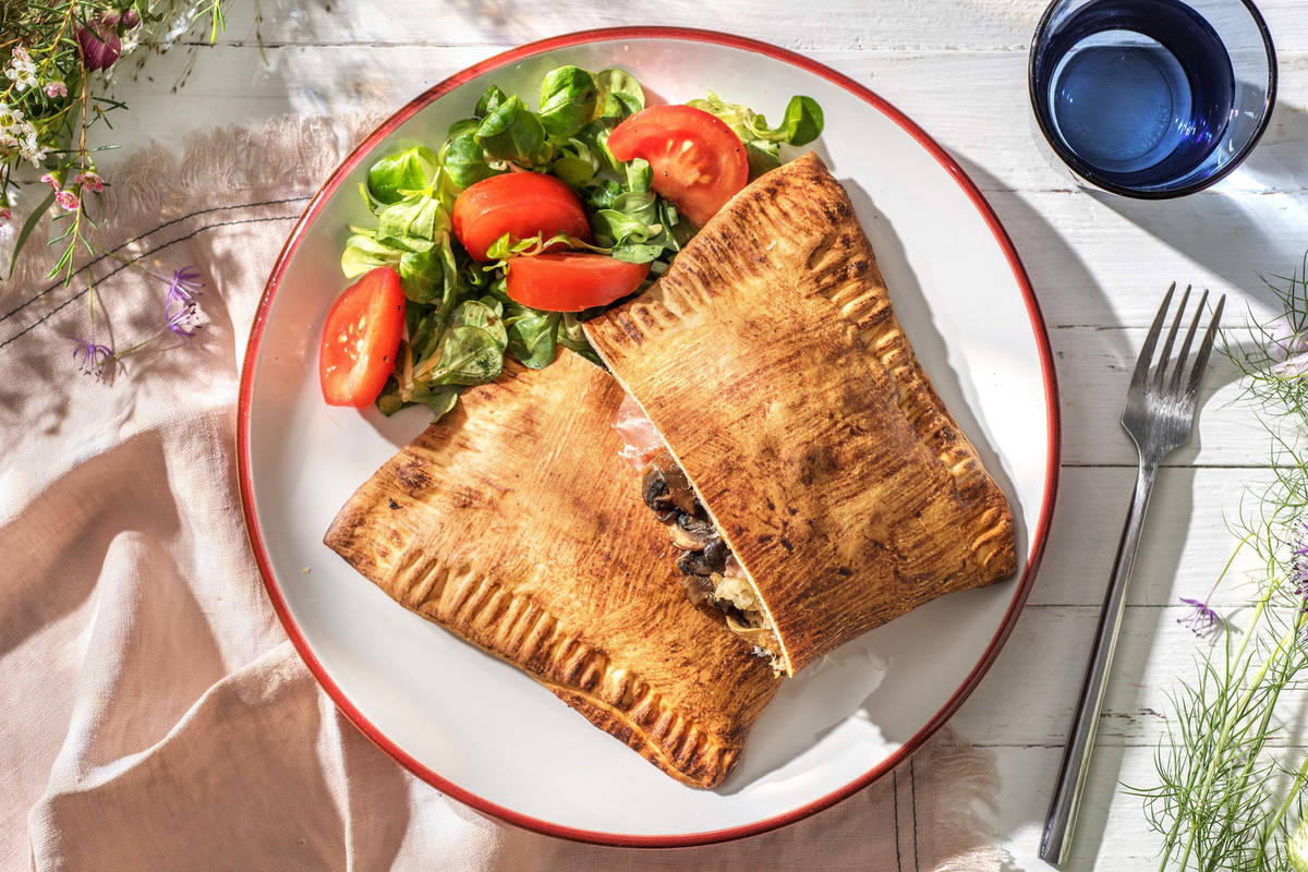 Pizza calzone au jambon et champignons